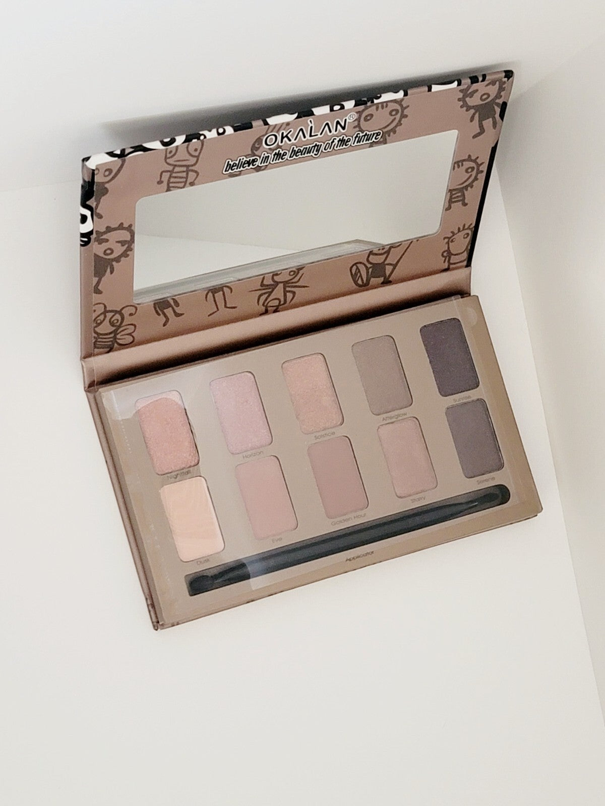 Natural Eyeshadow Palette with 10 Shades for Day and Night Looks