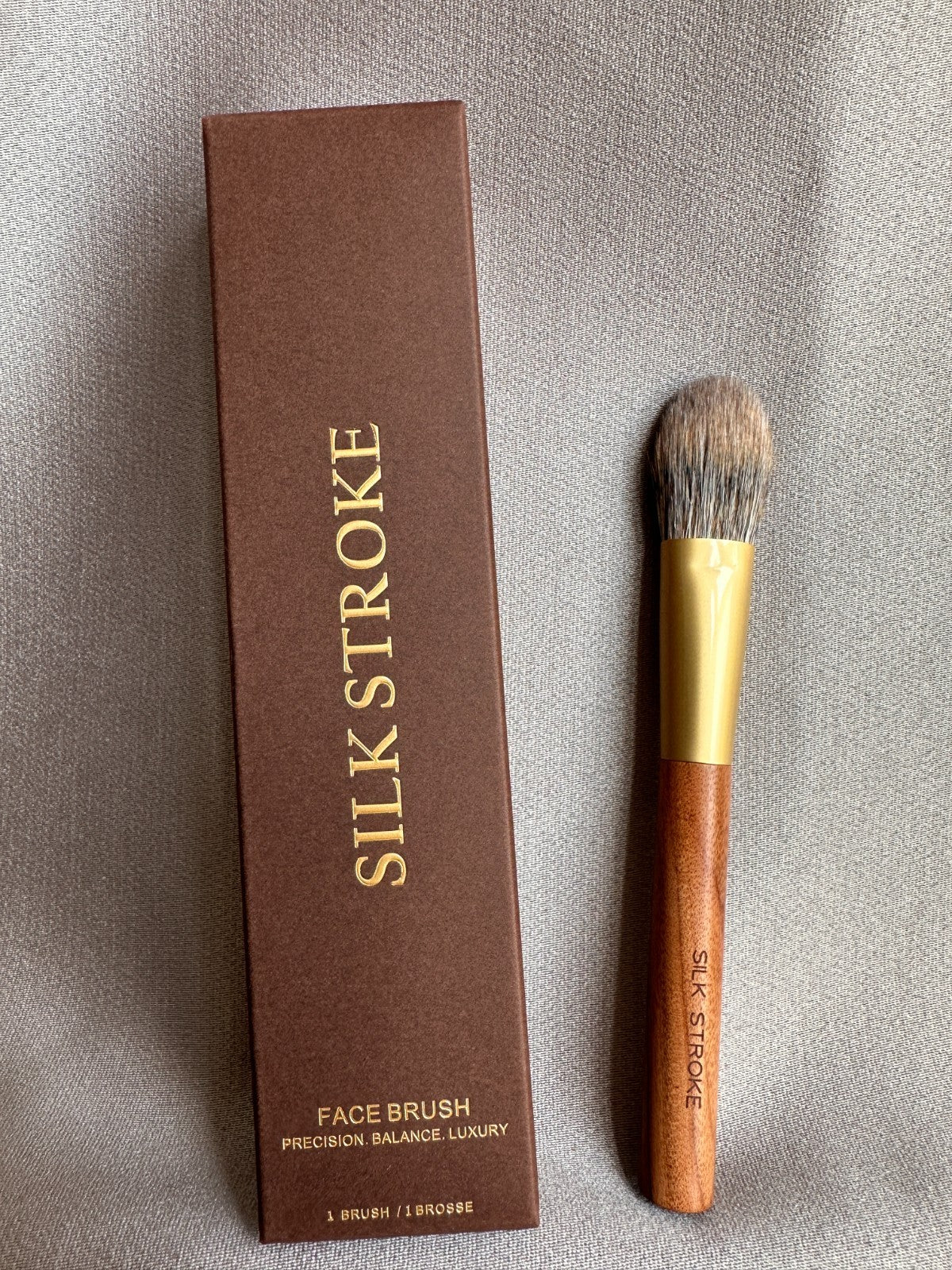Luxury Face Blush & Contour Brush with Yellow Squirrel Hair – Soft, Precise Makeup Tool