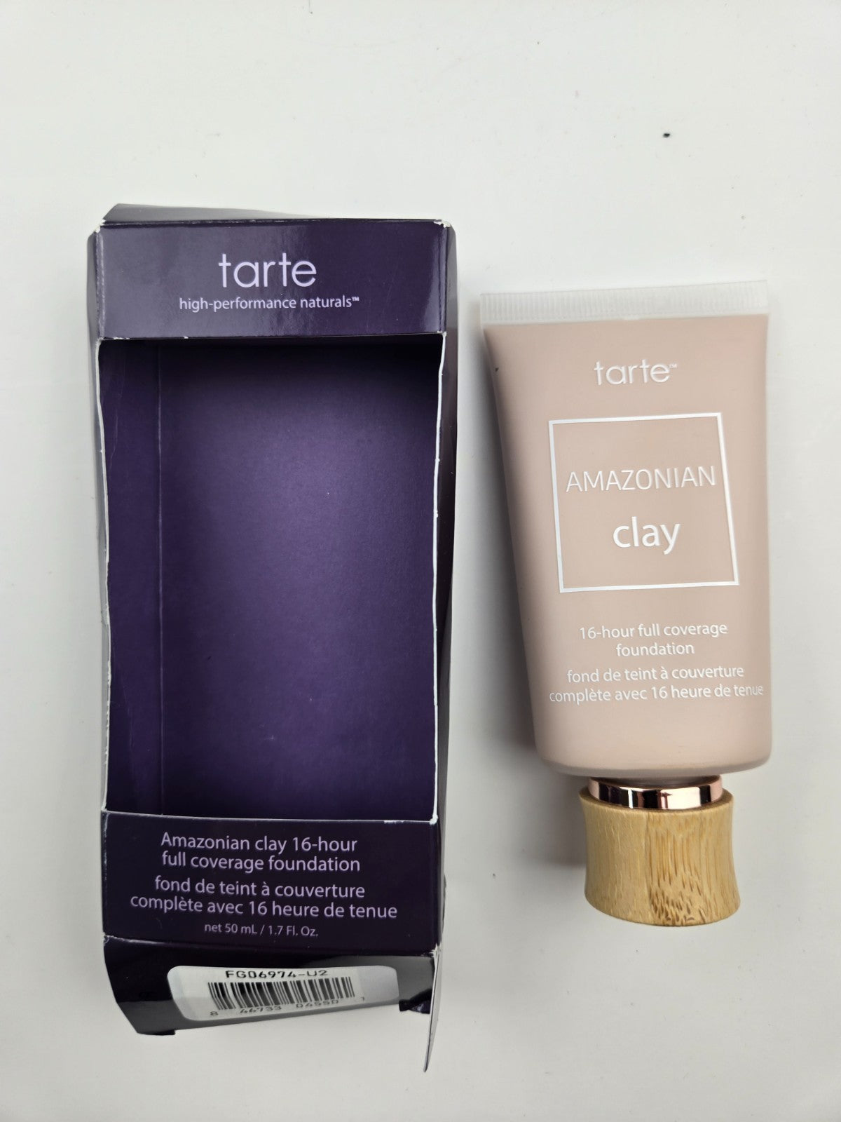 Full Coverage Matte Foundation with Amazonian Clay - Light Beige 20B