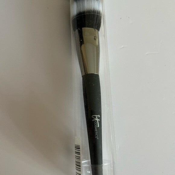 Angled Makeup Brush for Cream and Liquid Products - Radiance Crème