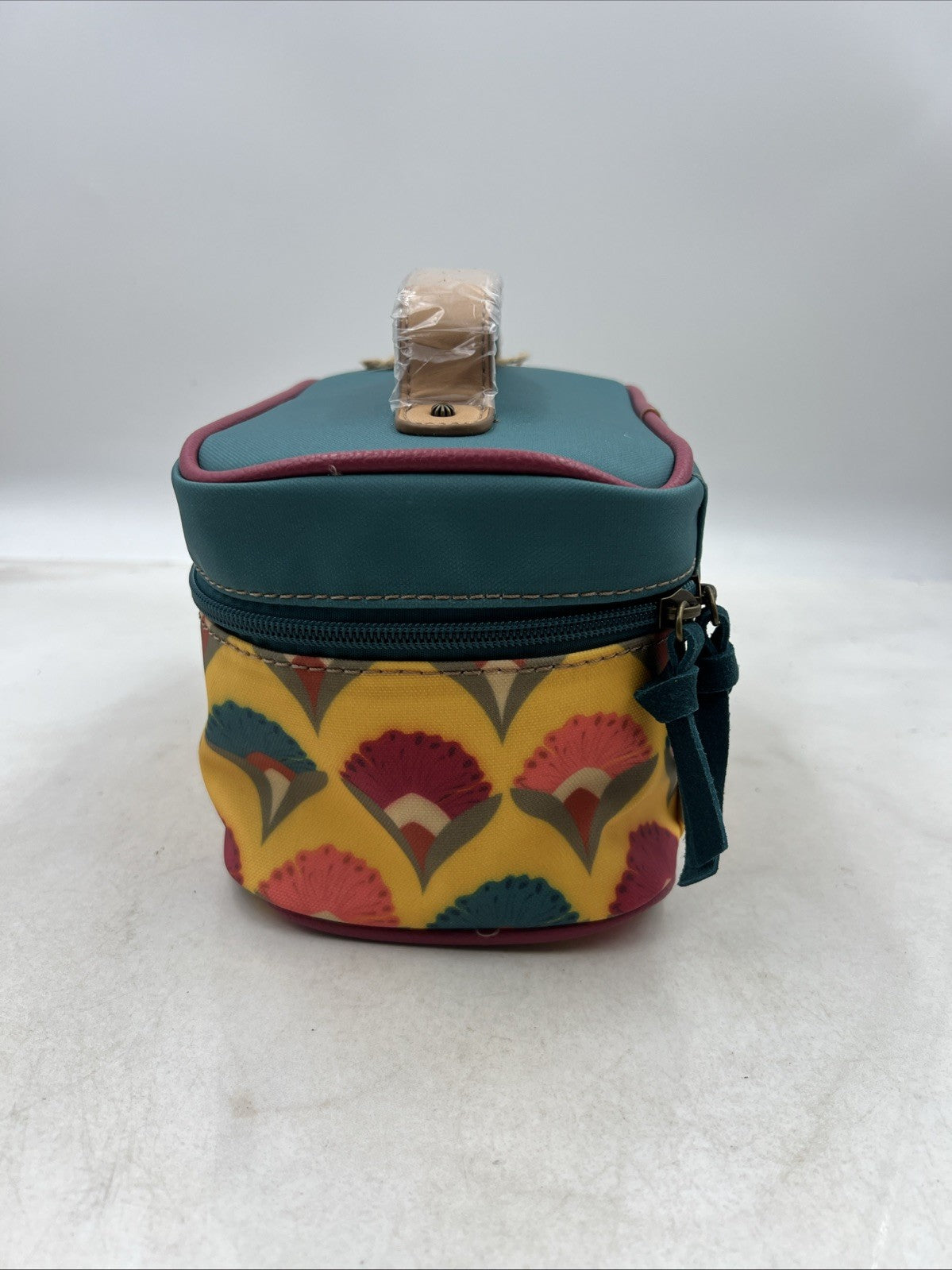 Women’s Makeup Bag Travel Case with Ginkgo Flowers, Gold Finish