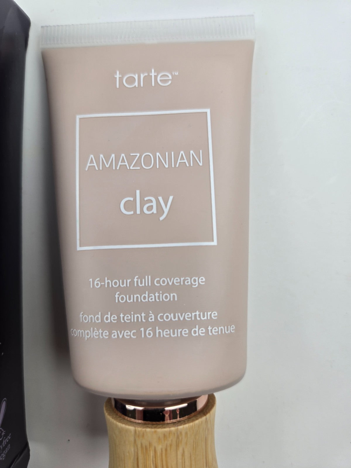 Full Coverage Matte Foundation with Amazonian Clay - Light Beige 20B