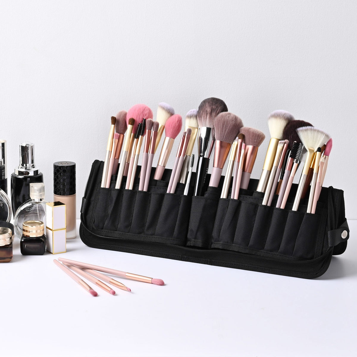 Portable Makeup Brush Organizer Bag with 14 Large & 15 Small Holes Travel Case
