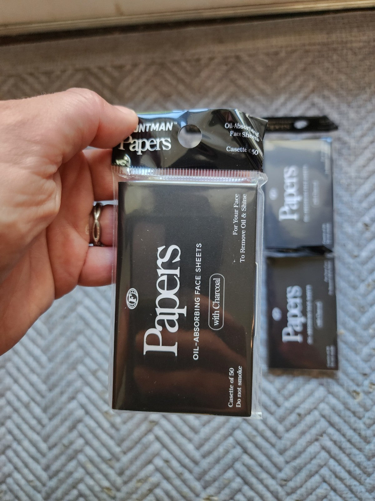 Oil-Absorbing Charcoal Face Sheets Pack of 4 - Blotting Papers for Oily Skin