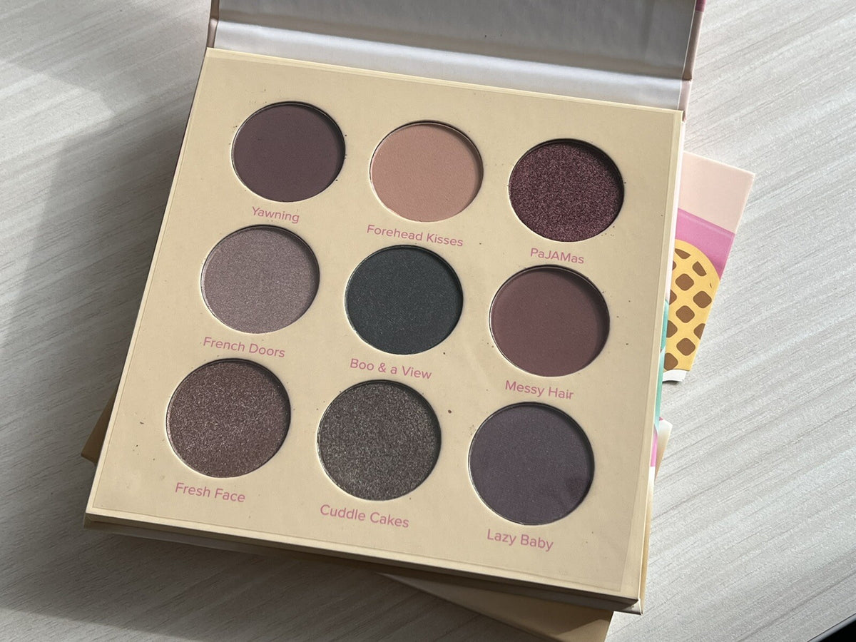 Neutral Eye Shadow Palette with Matte and Shimmer Shades - Breakfast In Bed
