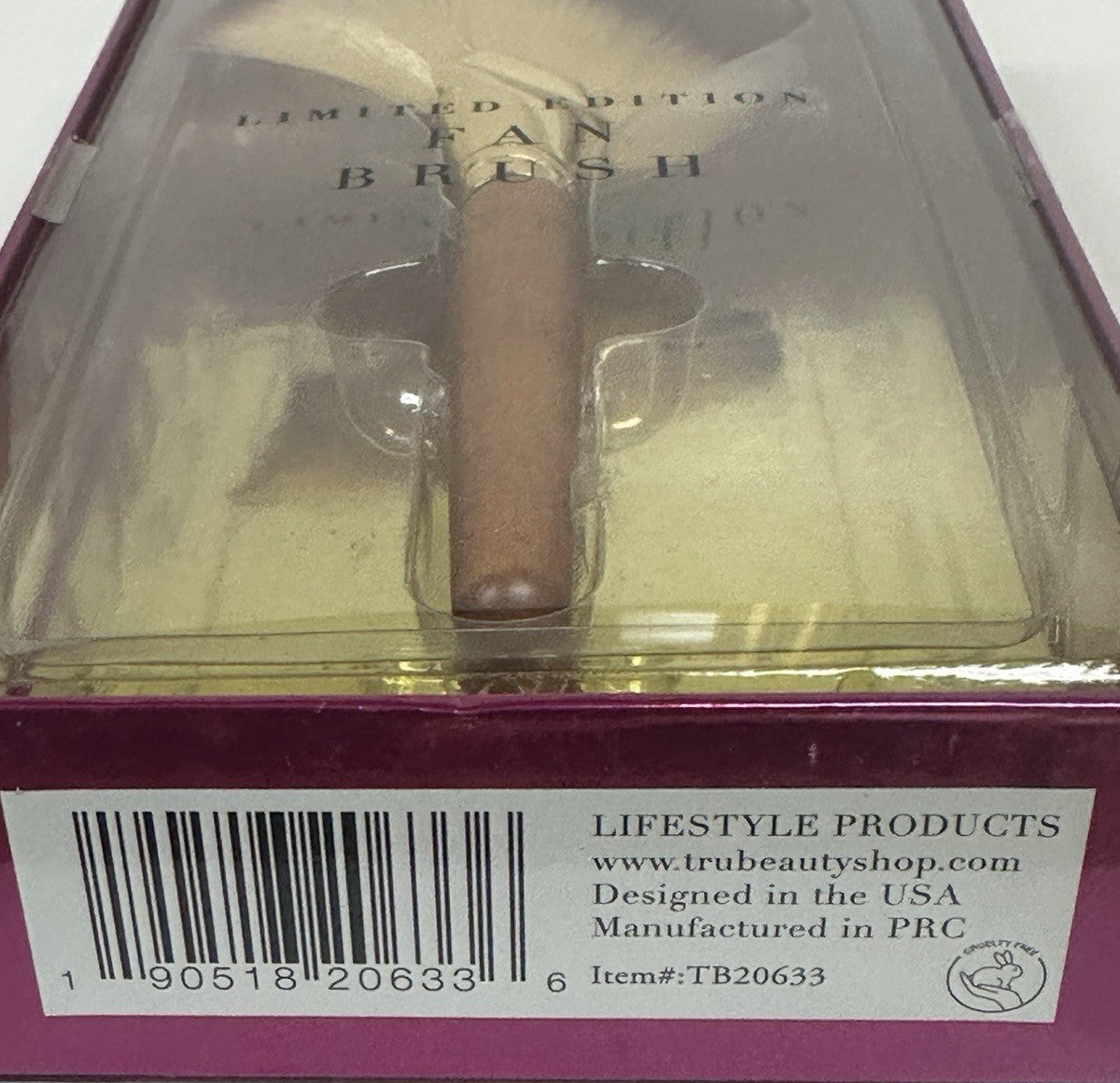 Fan Brush Makeup Brush Plush 5.5" Wooden Handle NIB