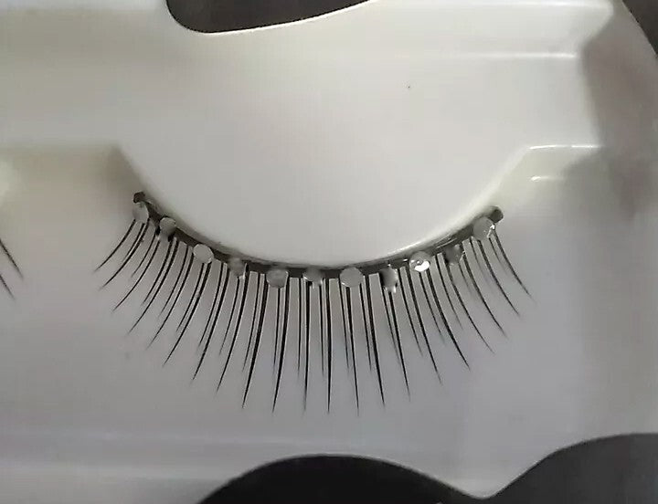 False Eyelash Set with Self-Adhesive Long & Voluminous Styles for Makeup