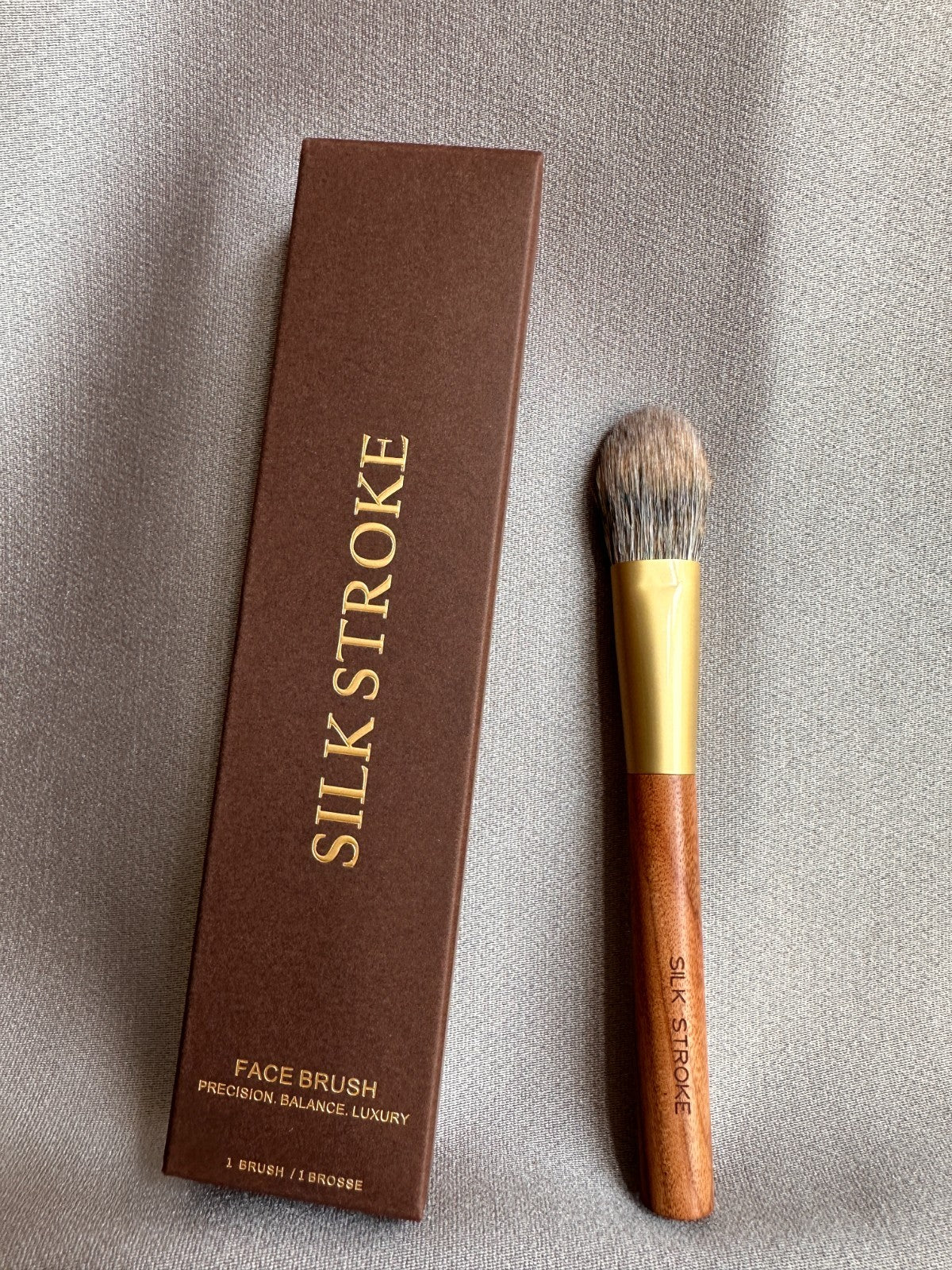 Luxury Face Blush & Contour Brush with Yellow Squirrel Hair – Soft, Precise Makeup Tool