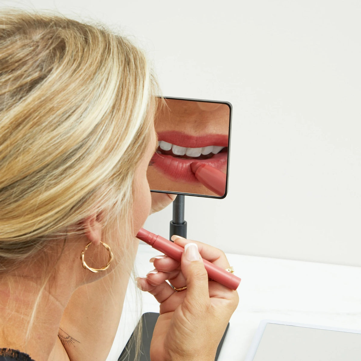 Adjustable LED Makeup Mirror with Dimmable Lights & 7x Magnification
