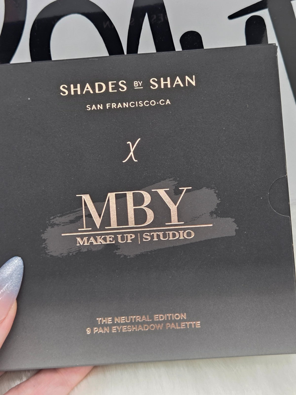Neutral Eyeshadow Palette - 9 Matte & Shimmer Shades for Natural Looks