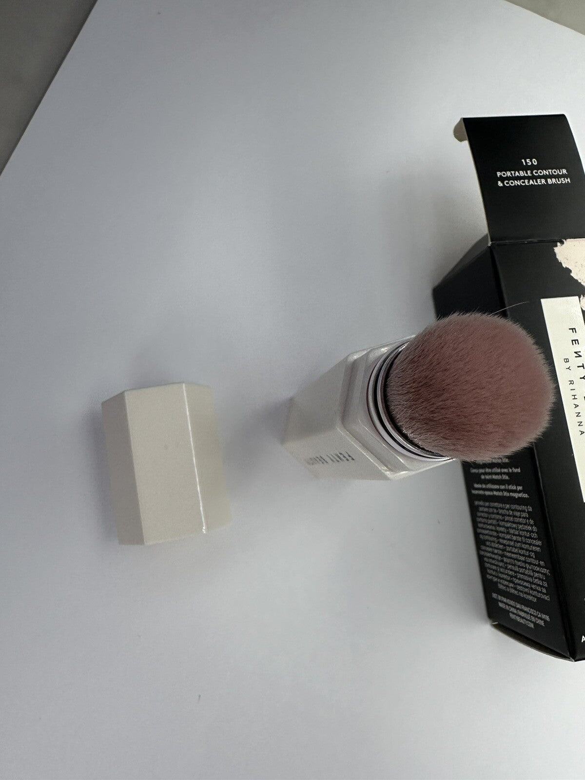 Contouring Concealer Brush - Portable Makeup Tool for Face & Details